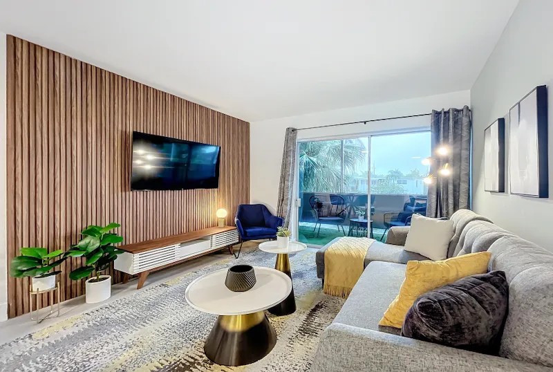 STRS - Cordova Arms by Rocketstay